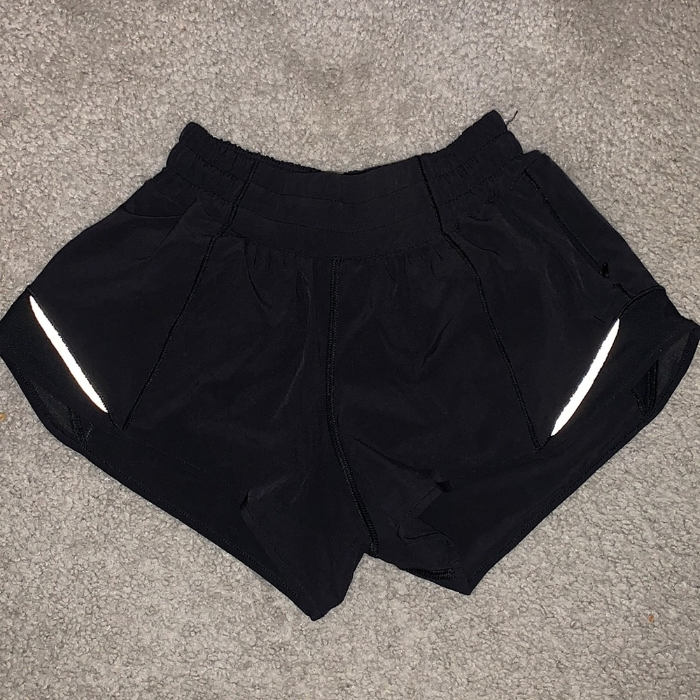Lululemon Hotty Hot High-Rise Lined Short 2.5” seam